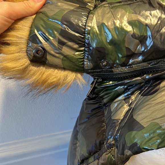 S13 Camouflage Green and Black Puffer Vest w/ Faux Fur Detachable Hood Sz Small - Picture 6 of 16